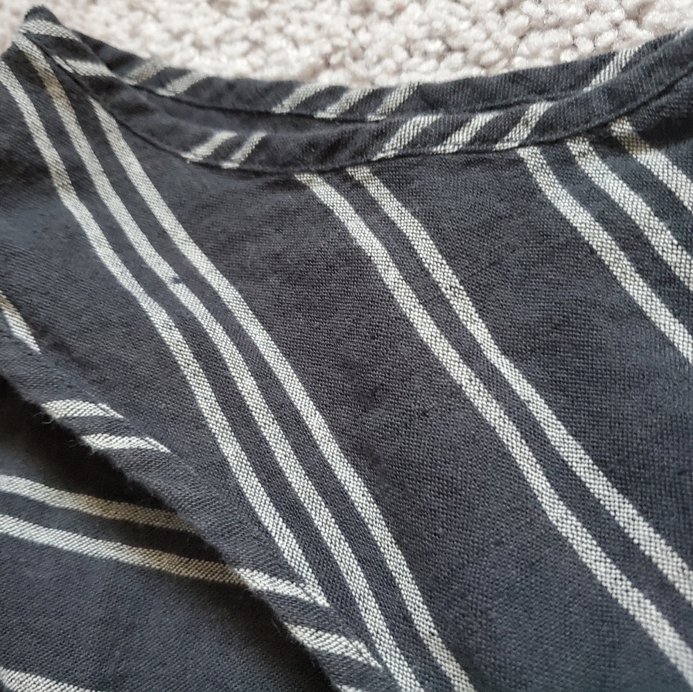 Amazon Essentials Vneck Linen Blend Striped Sleeveless Romper - Picture 4 of 11